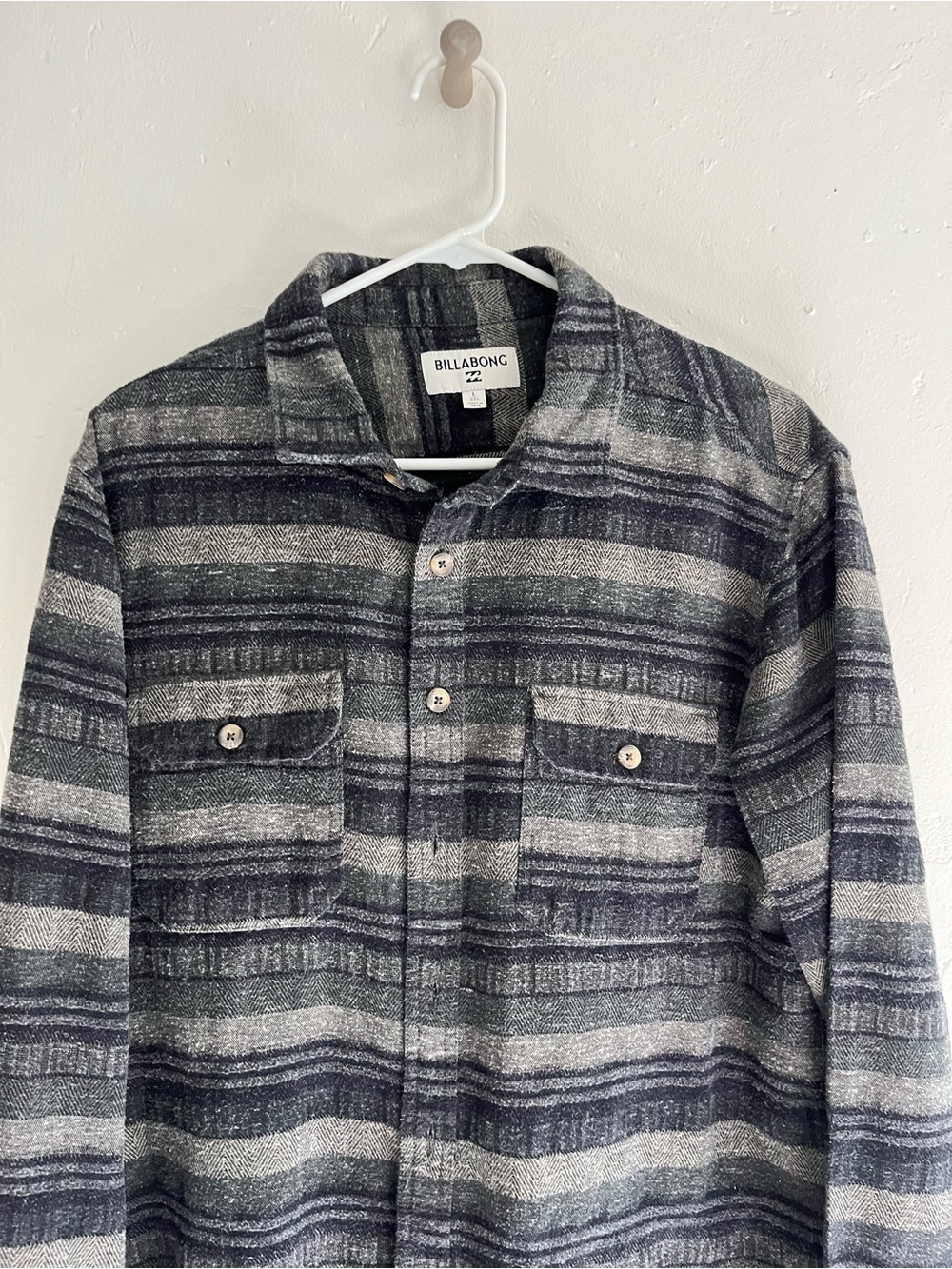 Billabong Men's Black and Gray Striped Button-Up Shirt Jacket